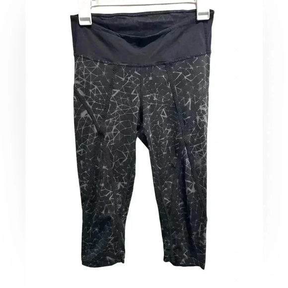 LULULEMON BLACK CROPPED CAPRI STASH IT LEGGINGS - Picture 7 of 10